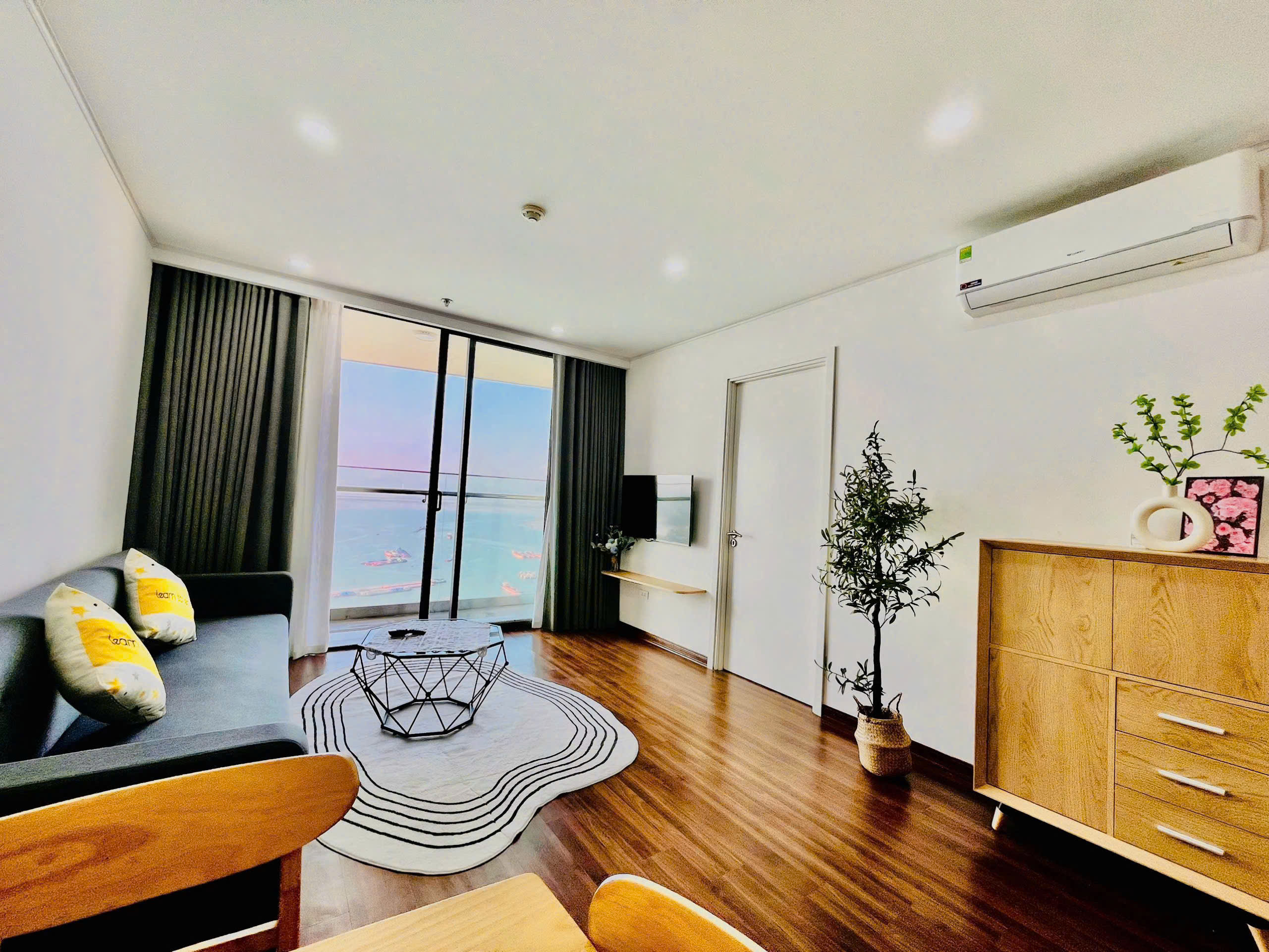 Tầng 32 căn 3212 chính biển Tầng 32 căn 3212 chính biển